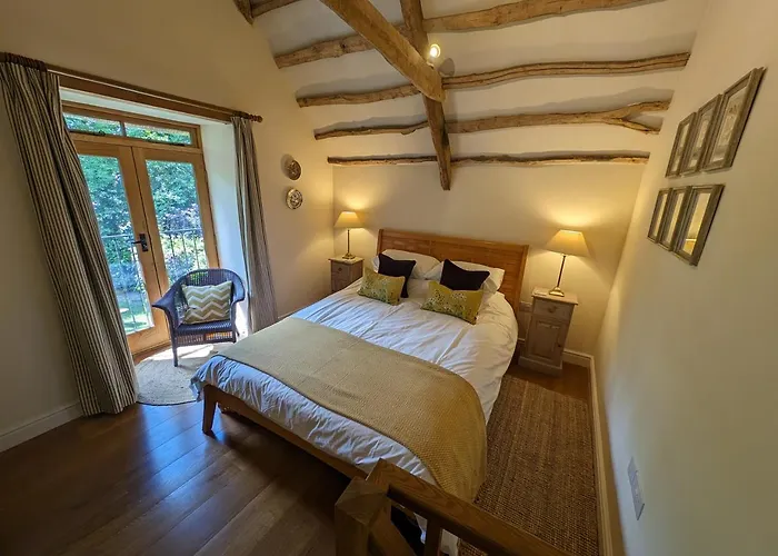 Raleigh Cottage - Thatched One Bedroom Cottage