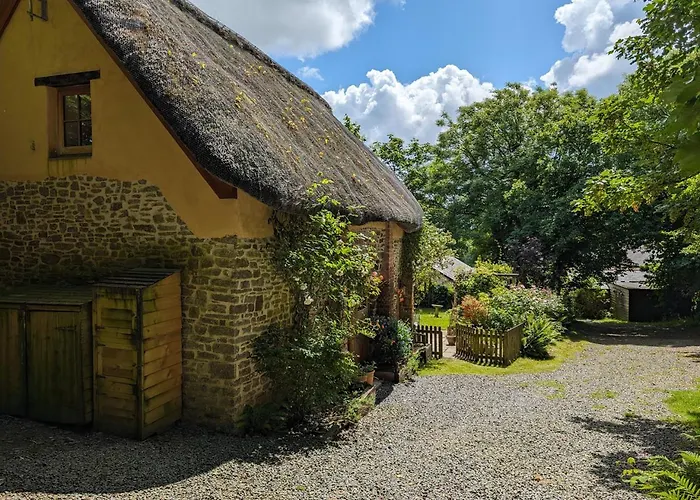 Raleigh Cottage - Thatched One Bedroom Cottage