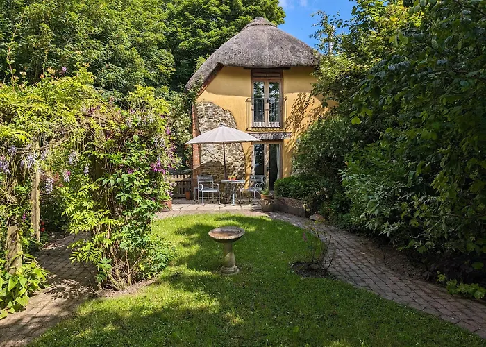Raleigh Cottage - Thatched One Bedroom Cottage