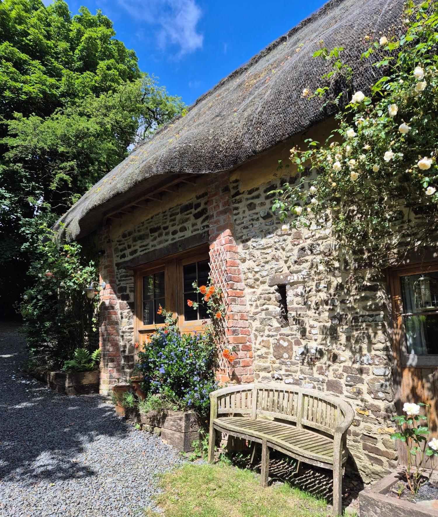 Raleigh - Thatched One Bedroom